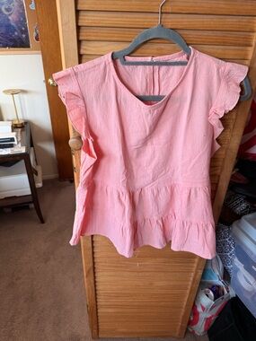 Flutter Sleeve Peplum Blouse in Pink